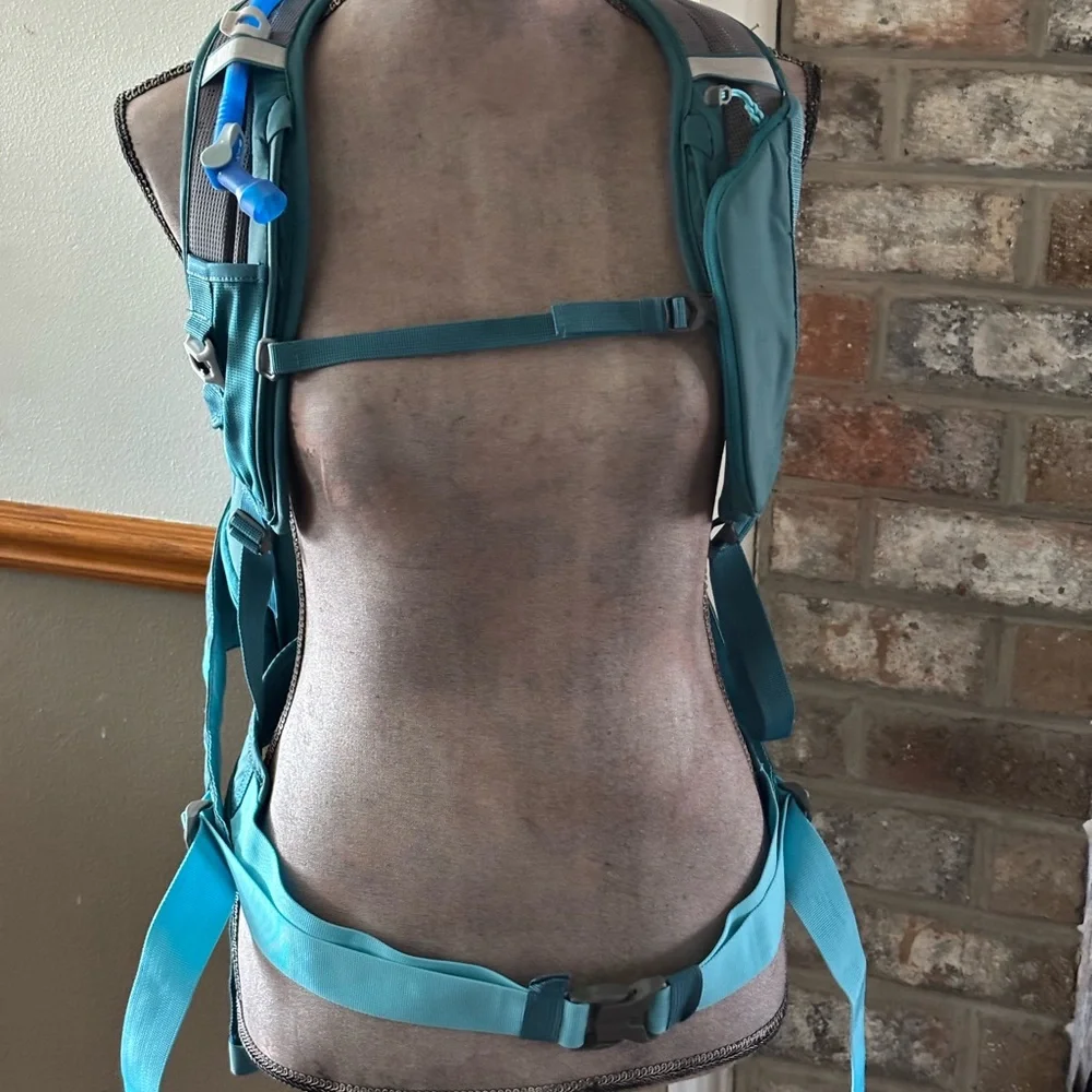 Camelbak Teal and Light Blue Backpack - Picture 16 of 16